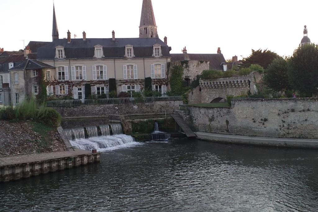 La Tranquillite Proche Des Chateaux De La Loire. Vendome Exterior photo